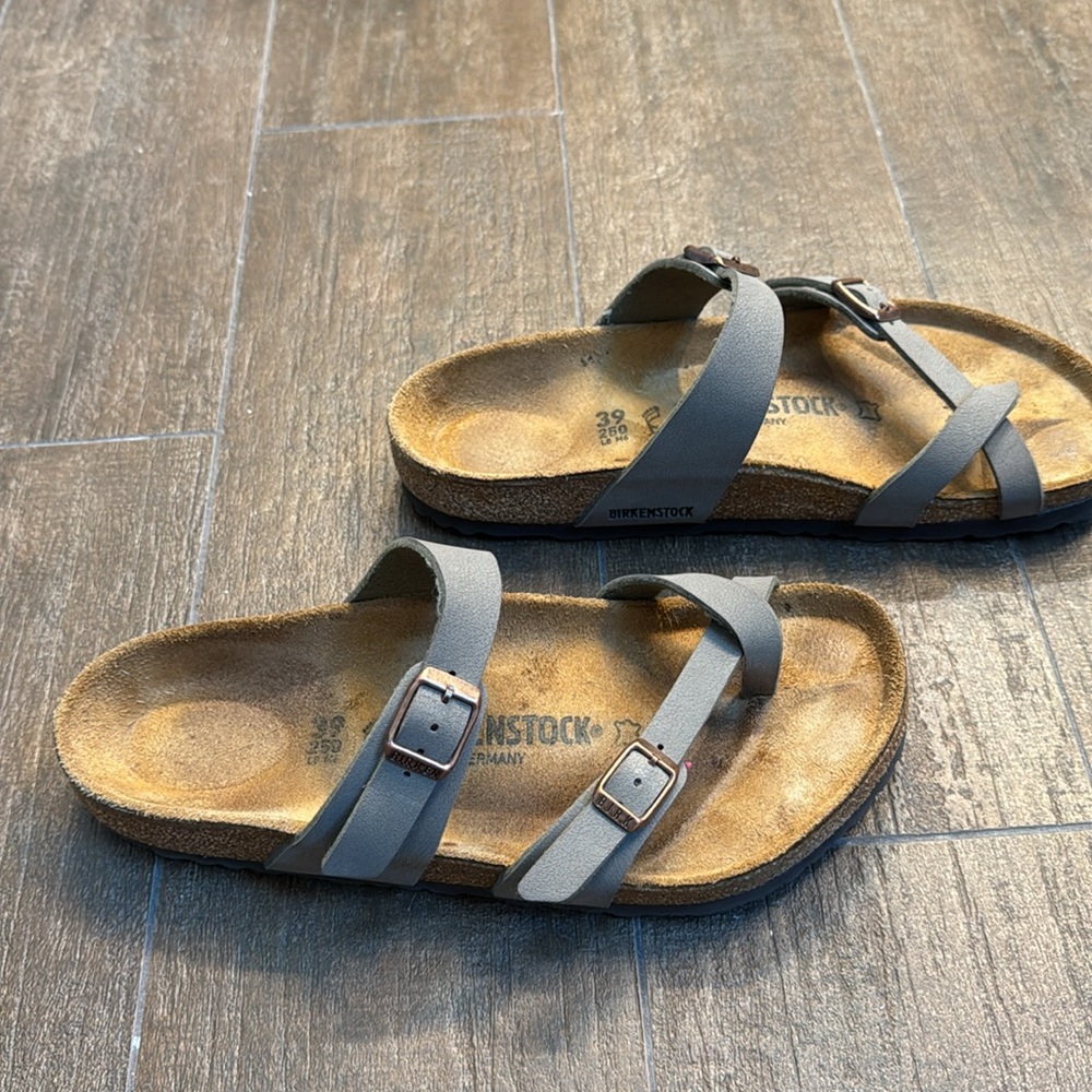 Birkenstock Mayari Sandals
Excellent used condition
Only worn a few times - Picture 2 of 4